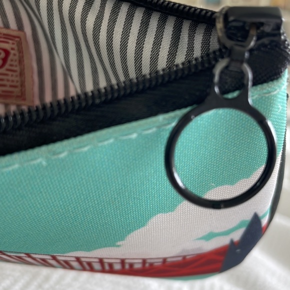 Small padded bag for makeup, glasses or whatever you need to contain. Never used - Picture 4 of 4